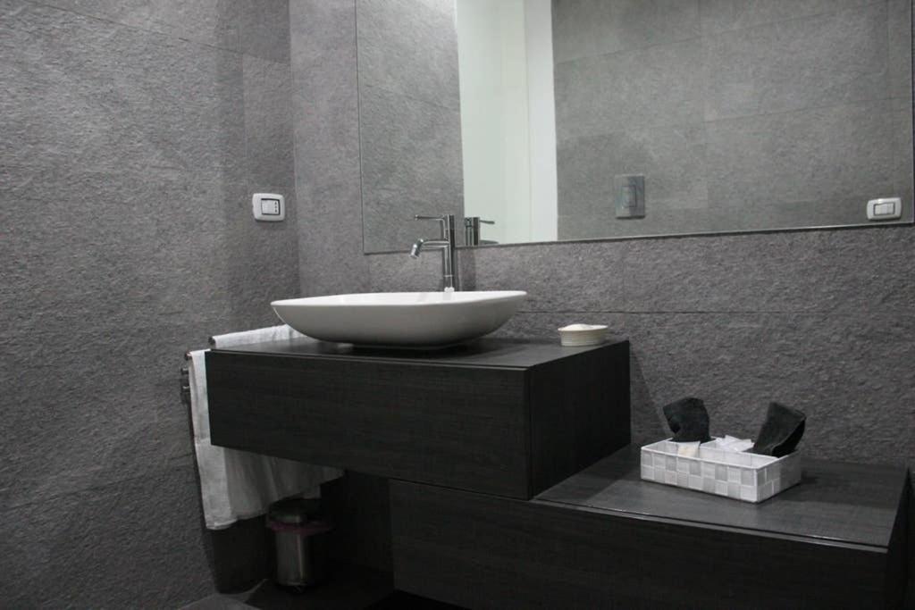 The White Side Apartment Наполи Екстериор снимка