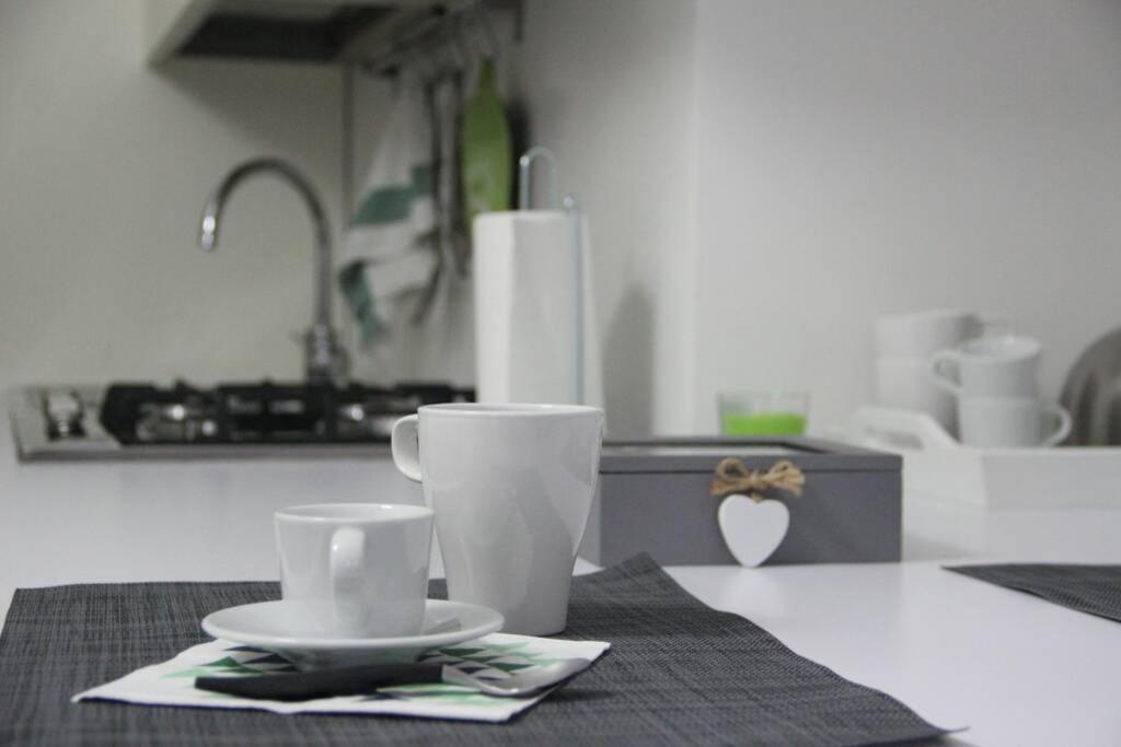 The White Side Apartment Наполи Екстериор снимка
